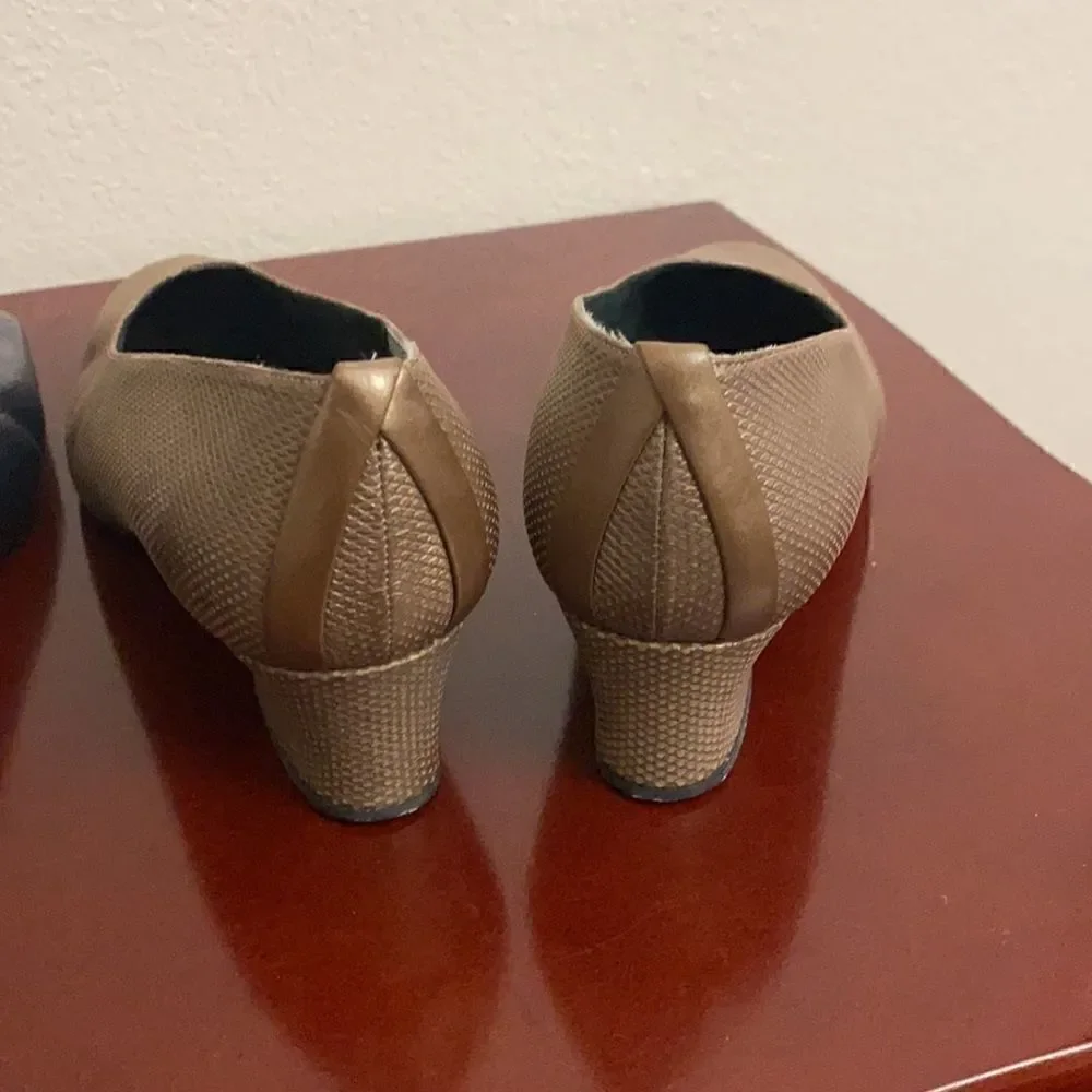 👠STUART WEITZNAN BUNDLE 8.5B Navy and Brown 1 inch shoes 👠